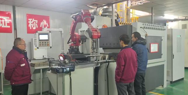 自動噴砂機選型要點，看完少走彎路。